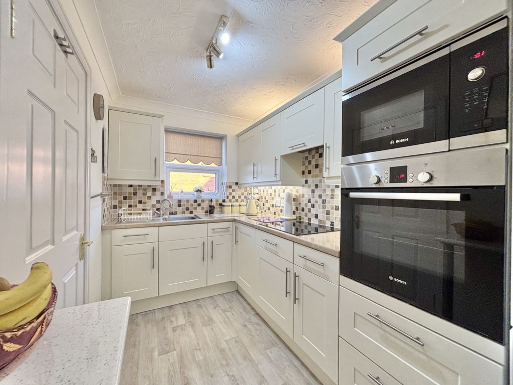 Additional image 5 of 2 bed flat for saleAshton Garden Court, St Andrews Road North, Lytham St Annes FY8