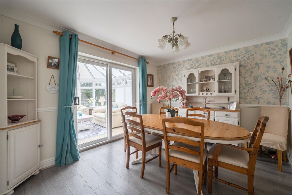 Additional image 7 of 4 bed detached house for saleBarker Close, Arborfield, Berkshire RG2