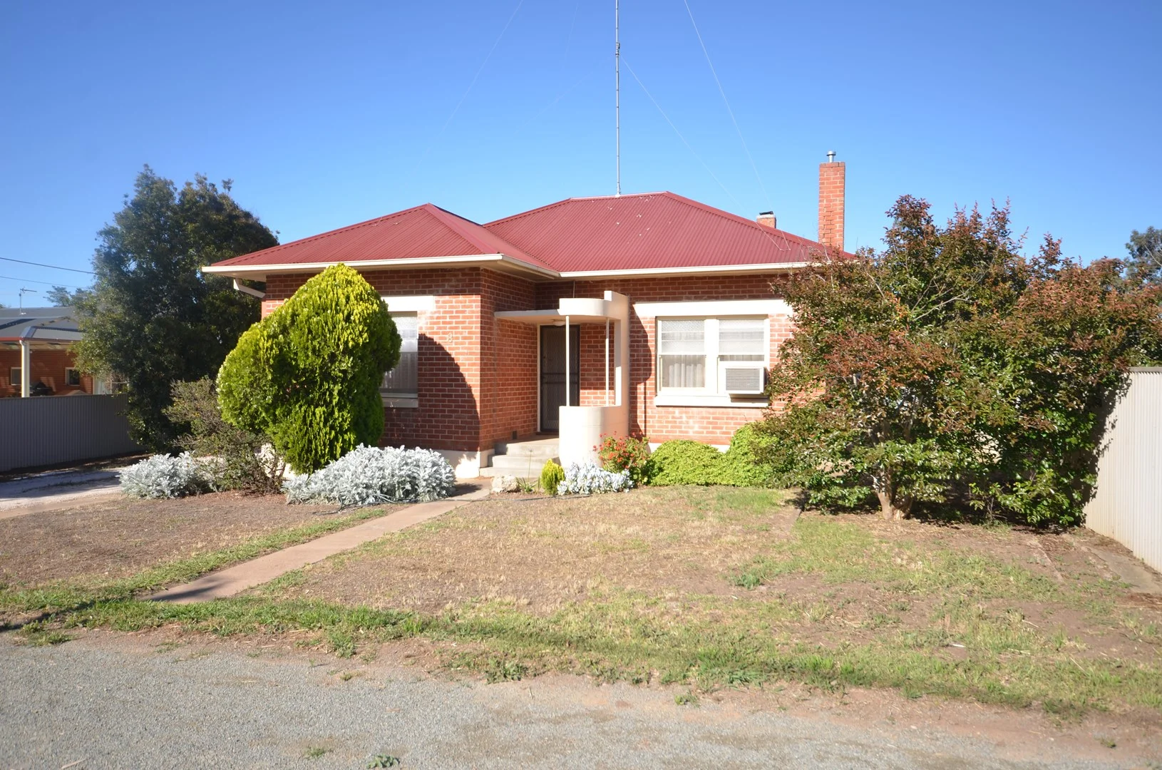 8 Guilford St, Clare SA 5453
