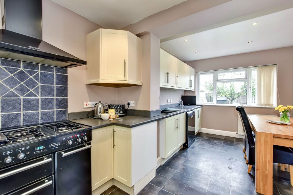 Additional image 6 of 4 bed semi-detached house for saleThe Crescent, Abbots Langley WD5