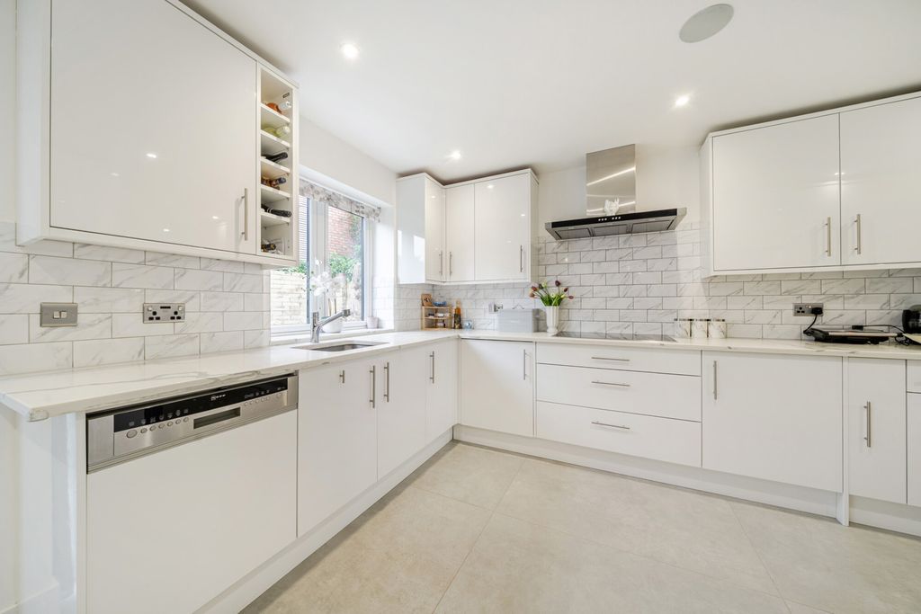 Additional image 20 of 5 bed semi-detached house for saleBrasted Close, Bexleyheath DA6