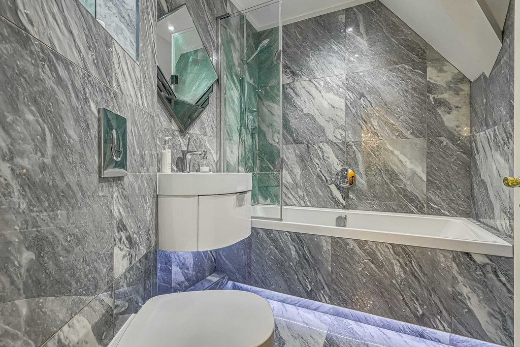 Additional image 46 of 4 bed detached house for saleVicarage Hill, Benfleet SS7