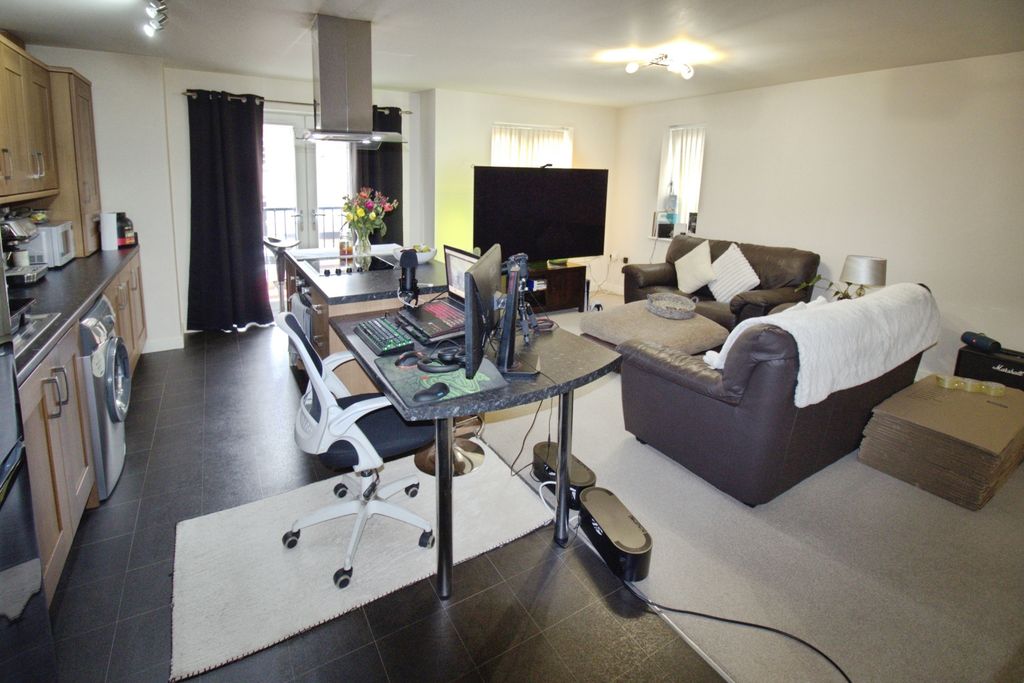 Additional image 13 of 2 bed flat for salePeterson Drive, Grimsby DN36