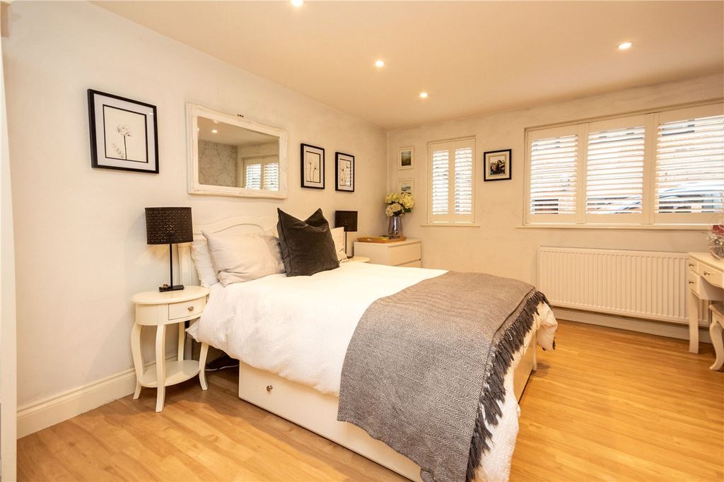 Additional image 5 of 2 bed flat for saleHigh Street, Berkhamsted HP4
