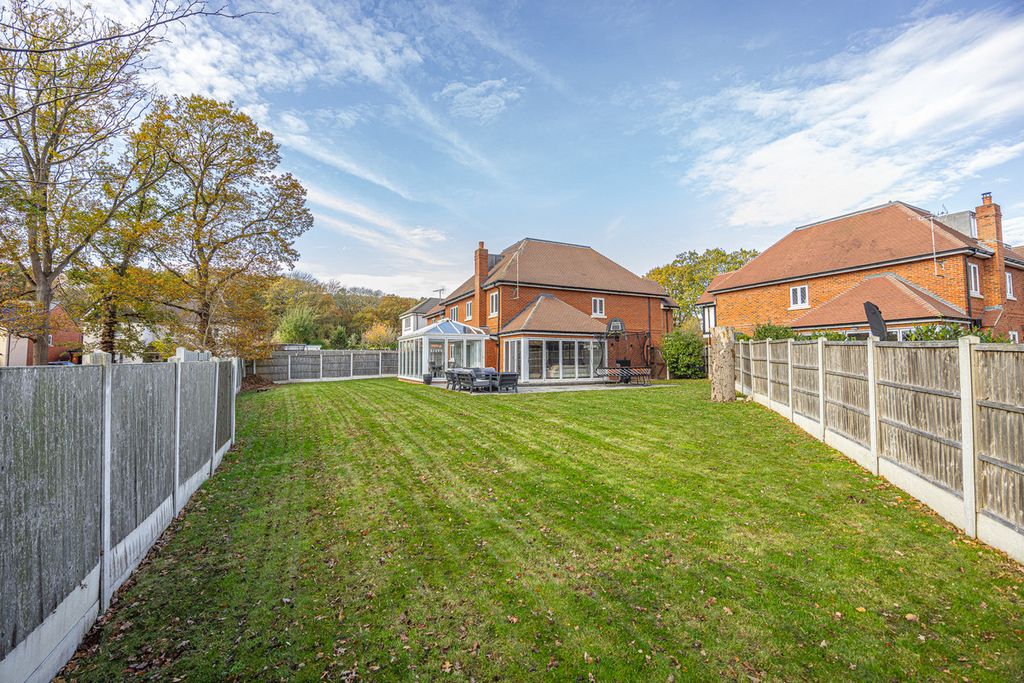 Additional image 2 of 5 bed detached house for saleSwale Road, Benfleet SS7