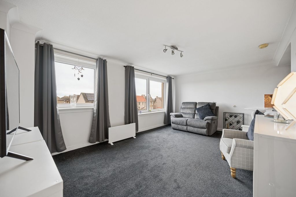 2 bed flat for salePark View, Stoneyburn EH47 photo 2