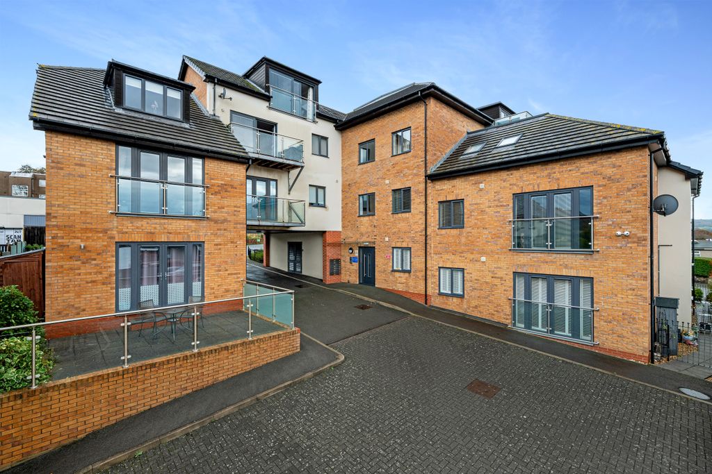 Additional image 3 of 2 bed flat for salePentywyn Road, Deganwy LL31