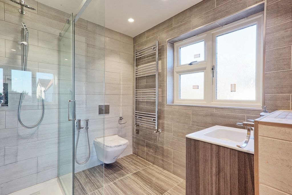 Additional image 31 of 6 bed detached house for saleCurtis Road, Emerson Park RM11