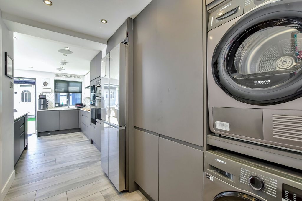Additional image 13 of 4 bed semi-detached house for saleHazelwood Lane, Abbots Langley WD5