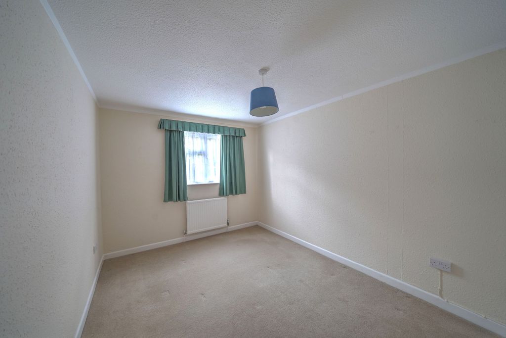 Additional image 9 of 2 bed flat for saleNewport, Barnstaple EX32