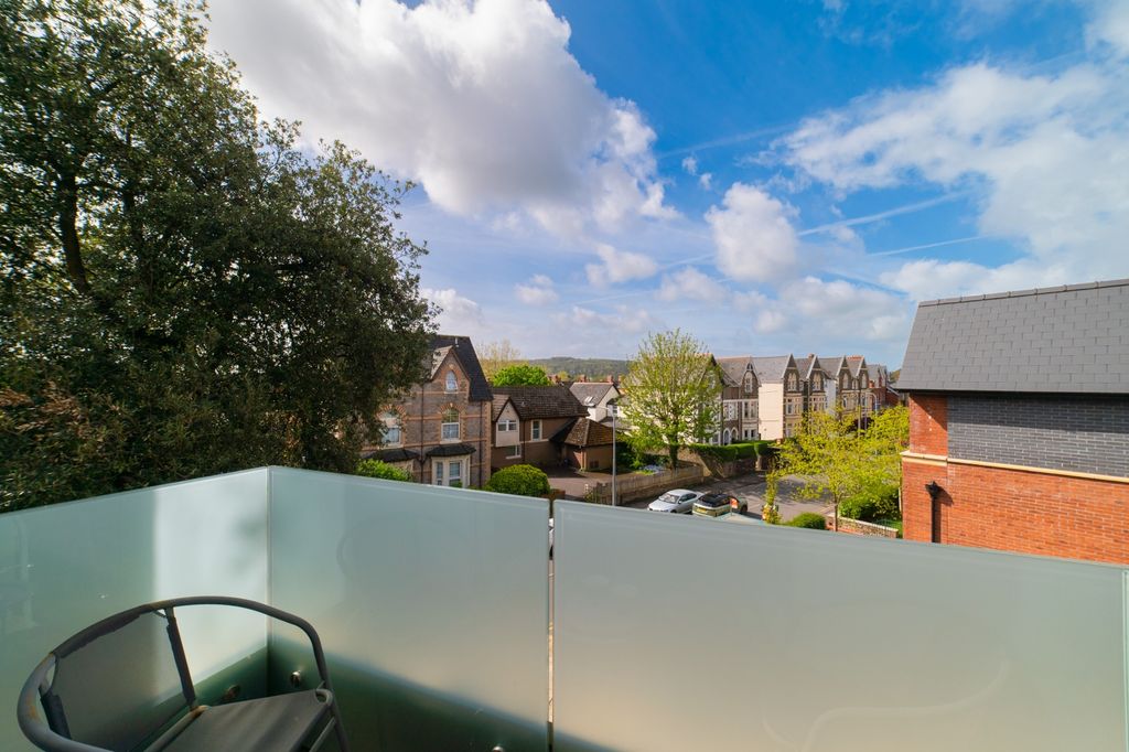 1 bed flat for saleSuffolk House, Canton CF5 photo 4