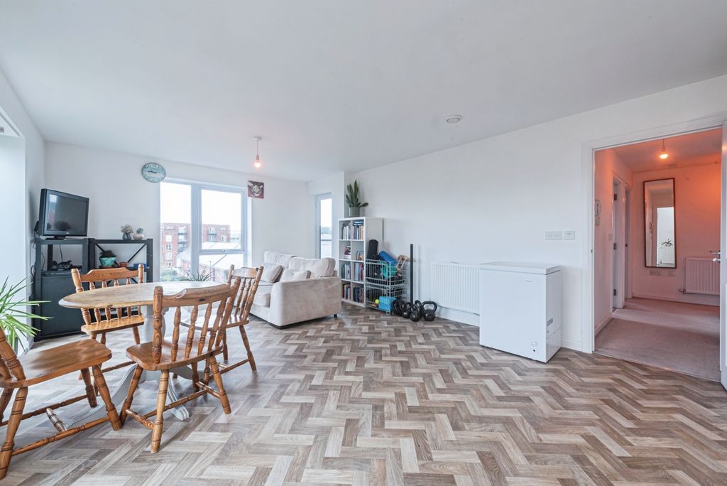 Additional image 10 of 2 bed flat for sale1 Strong Drive, Basingstoke RG21