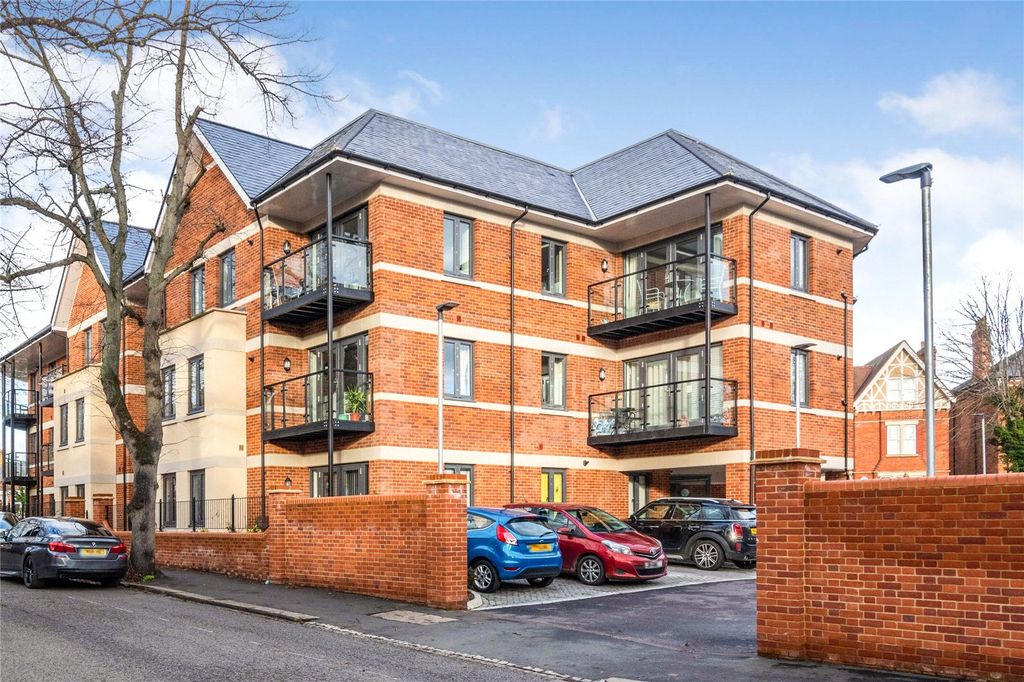 2 bed flat for saleLinden Road, Bedford, Bedfordshire MK40