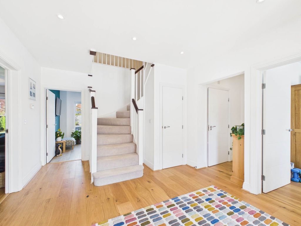 5 bed detached house for saleSawdy Drive, Aston Clinton HP22 photo 2