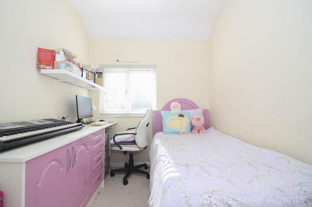 Additional image 13 of 4 bed semi-detached house for saleNorthwick Road, Watford WD19