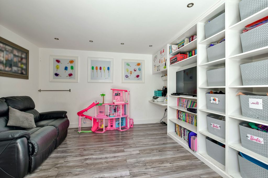 Additional image 11 of 4 bed semi-detached house for saleHazelwood Lane, Abbots Langley WD5