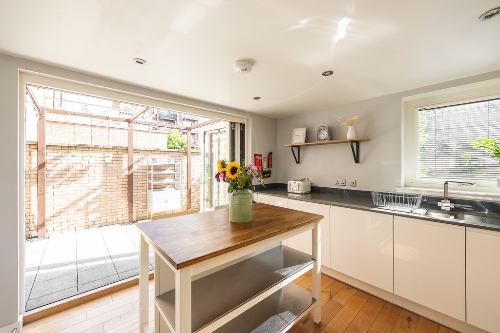 Additional image 12 of 4 bed town house for sale20 Lawrie Reilly Place, Edinburgh EH7