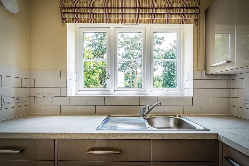 Additional image 6 of 1 bed property for saleLeatherhead Road, Ashtead KT21
