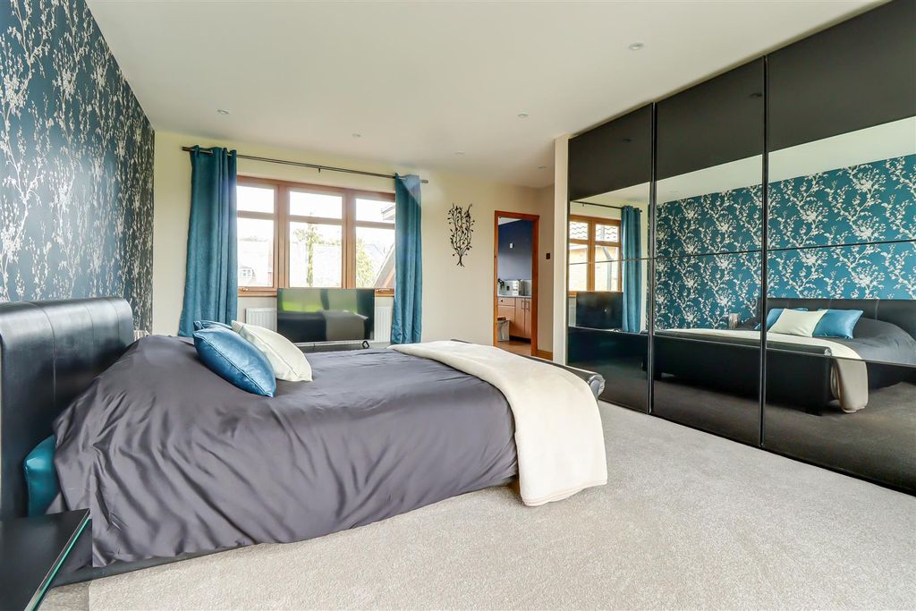 Additional image 18 of 3 bed detached house for saleHaresland Close, Benfleet SS7