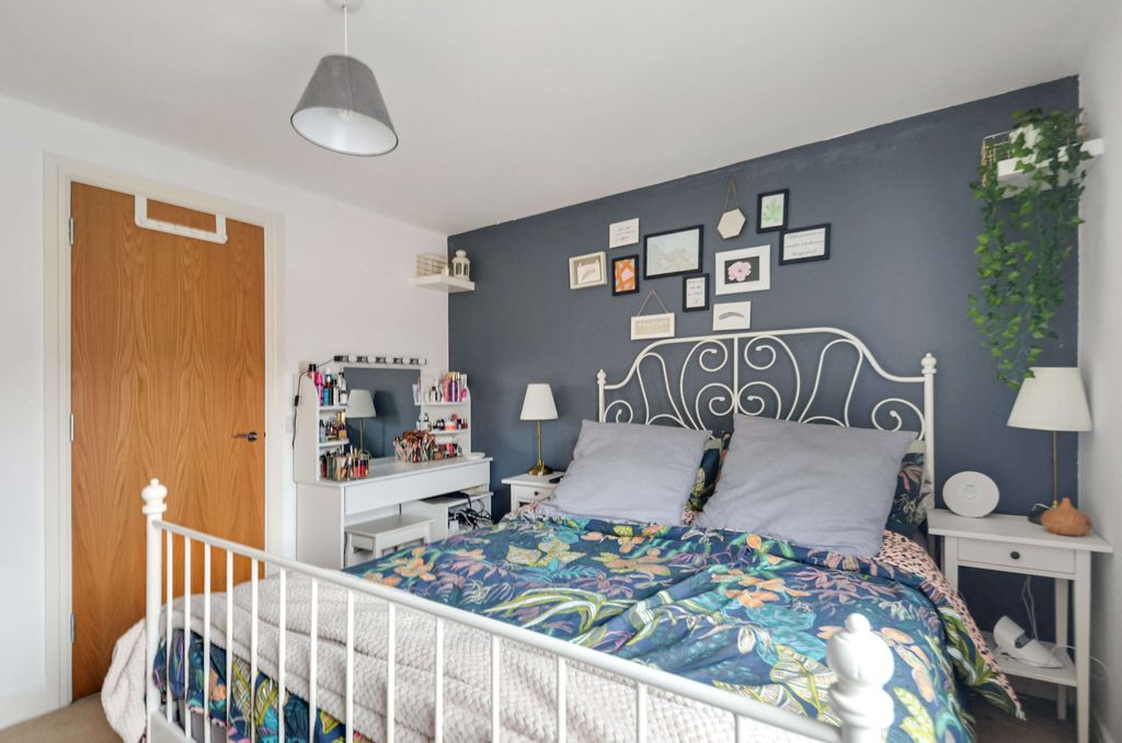 Additional image 11 of 2 bed flat for saleBlake Street, Aylesbury HP19
