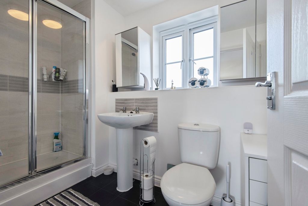 Additional image 10 of 5 bed town house for saleWalton Grove, Biggleswade, Bedfordshire SG18