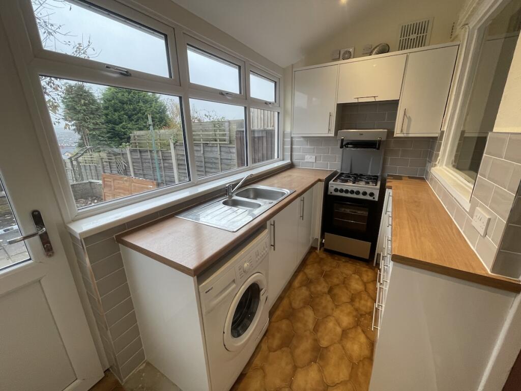 HALESOWEN - Margaret Avenue photo 4