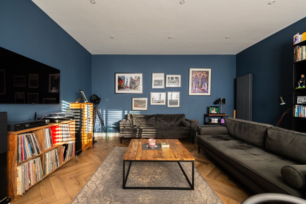 Additional image 4 of 3 bed mews for sale25 Dewar Place Lane, Edinburgh EH3