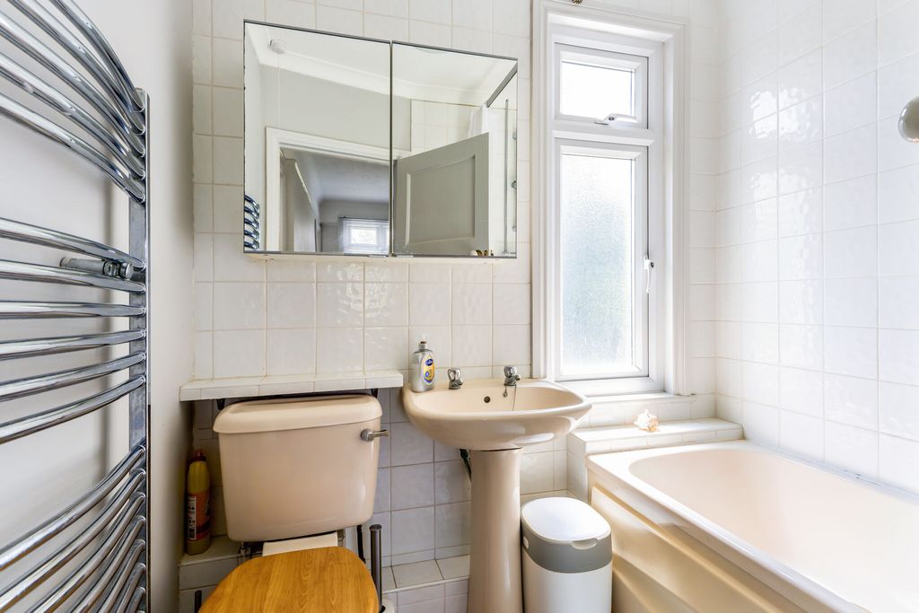 Additional image 12 of 4 bed detached house for saleBasingstoke Road, Alton GU34