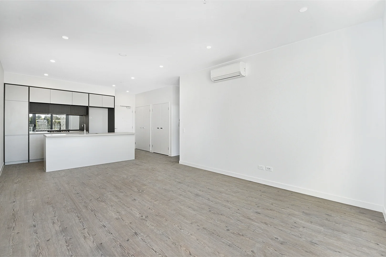 106/10 Aviators Way, Penrith NSW 2750 photo 2