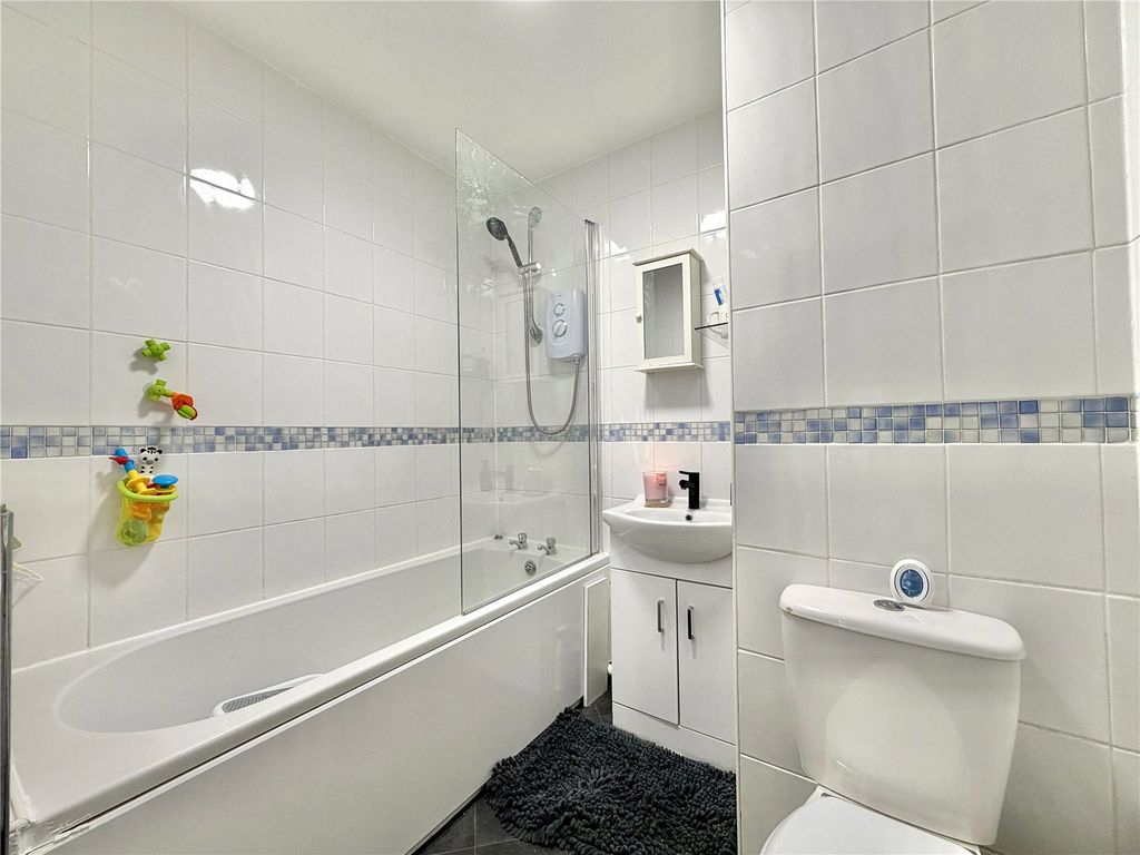 Additional image 6 of 2 bed flat for saleBirchett Road, Aldershot, Hampshire GU11