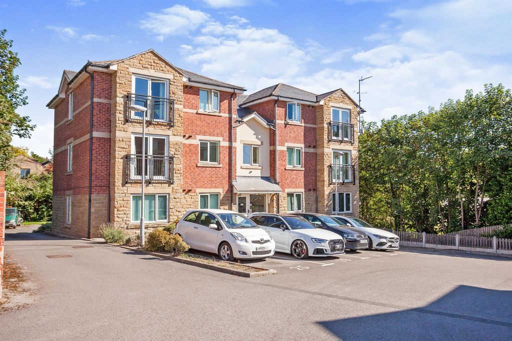2 bed flat for saleCollege View, Dewsbury WF13