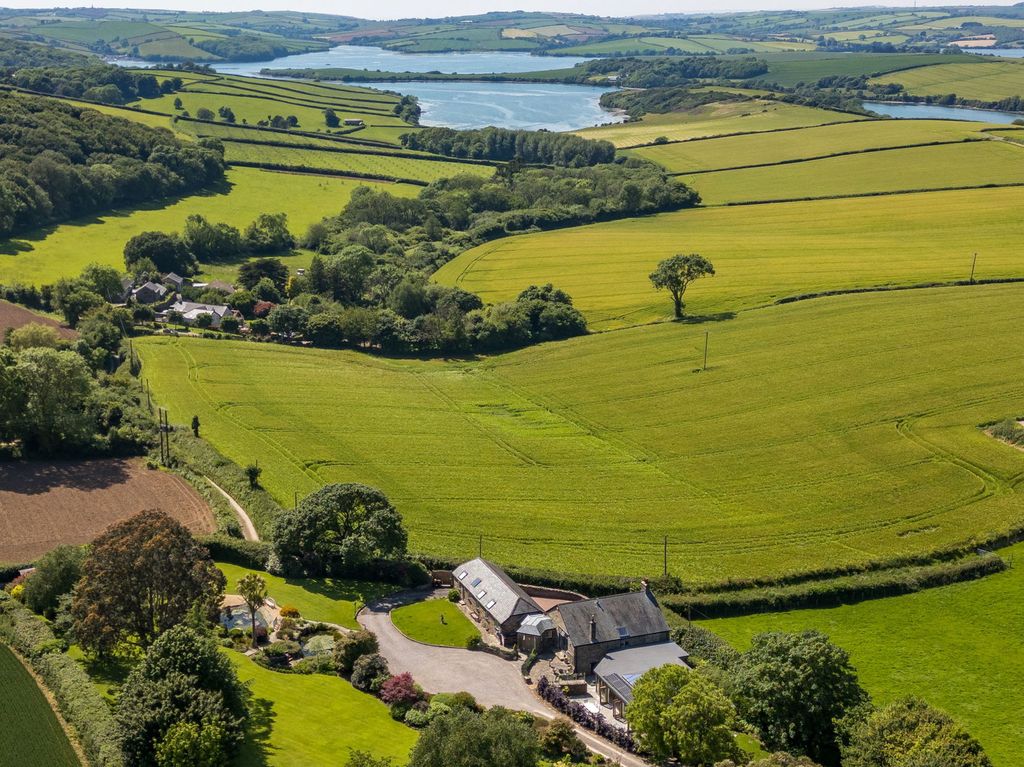 4 bed barn conversion for saleSouth Pool, Kingsbridge TQ7 photo 2