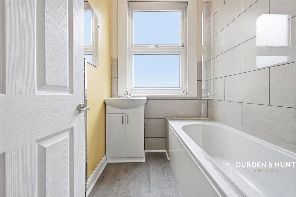Additional image 14 of 2 bed flat for saleStanley Road, Hornchurch RM12