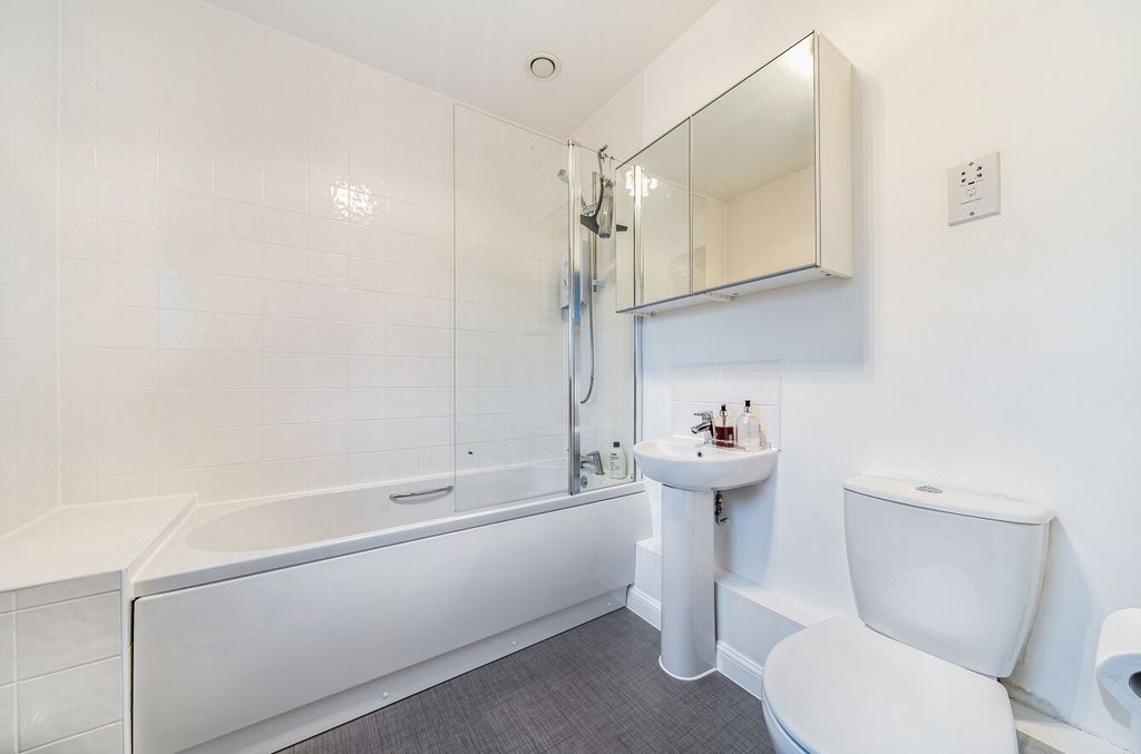 Additional image 8 of 2 bed flat for saleGeorge Court, Ashfield Drive, Letchworth Garden City SG6