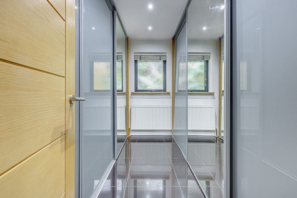 Additional image 30 of 5 bed detached house for saleBowers Road, Benfleet SS7
