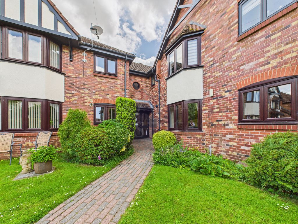 2 bed flat for saleStephenson Place, Bewdley DY12