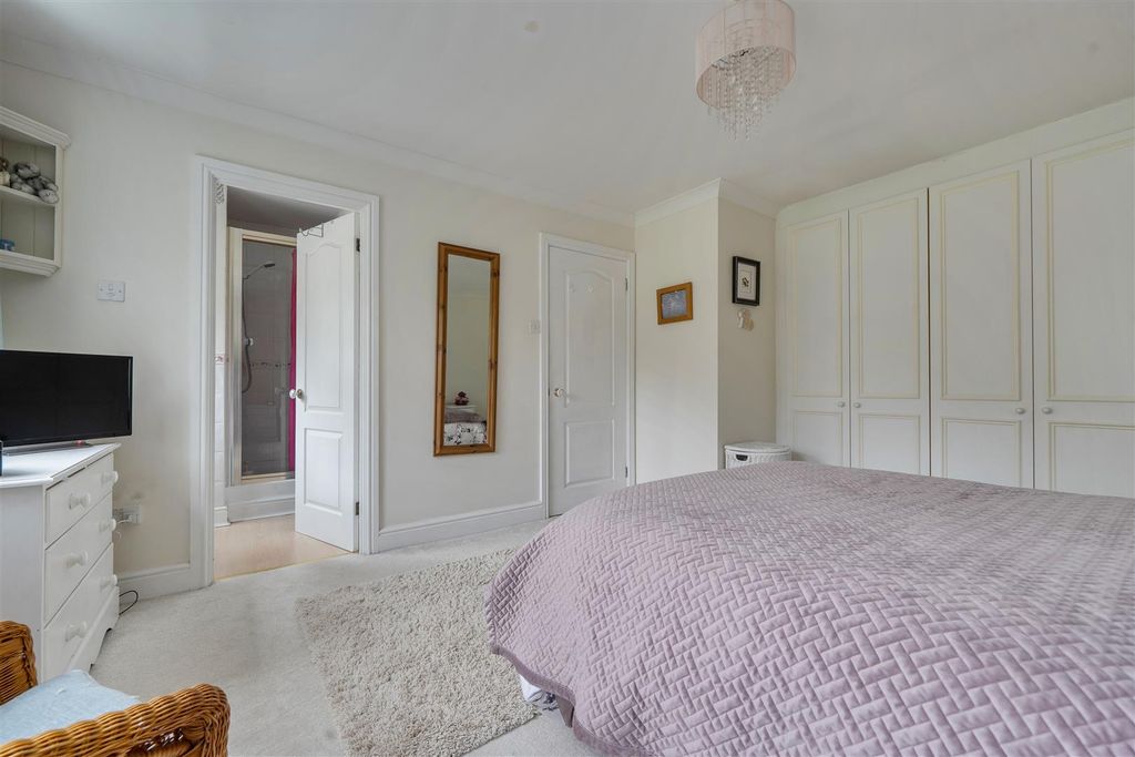 Additional image 14 of 4 bed detached house for saleBarker Close, Arborfield, Berkshire RG2