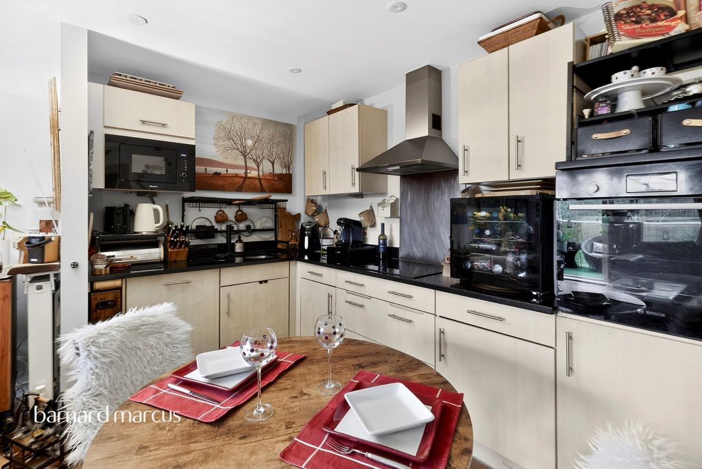 Additional image 14 of 2 bed flat for saleHill View, Dorking RH4