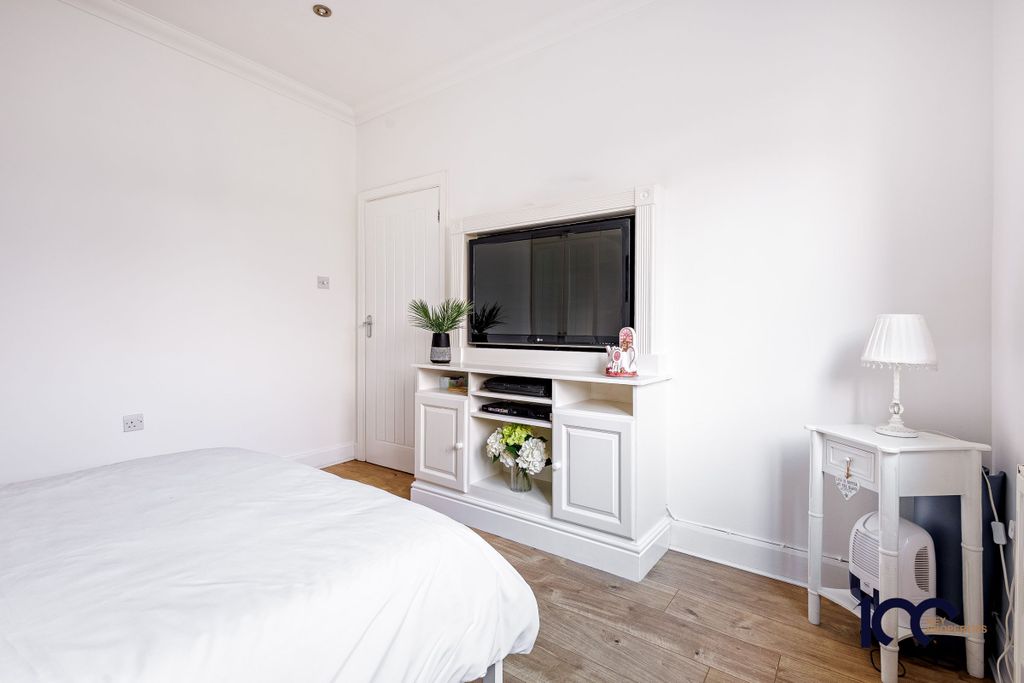 Additional image 17 of 2 bed semi-detached house for saleCrystal Avenue, Hornchurch RM12