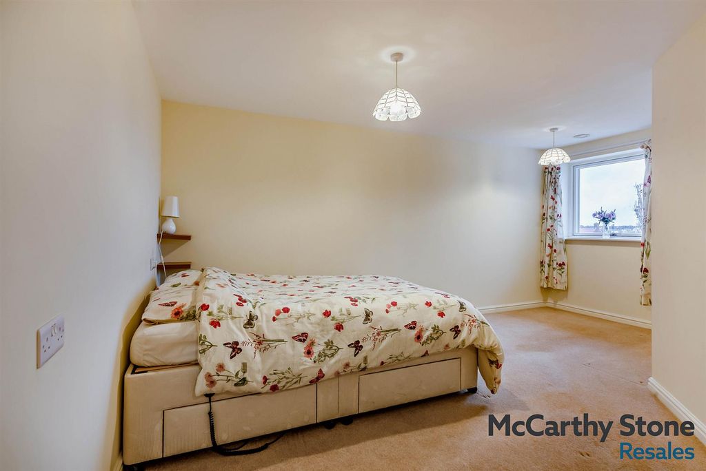 Additional image 9 of 2 bed flat for saleLady Susan Court, New Road, Basingstoke RG21