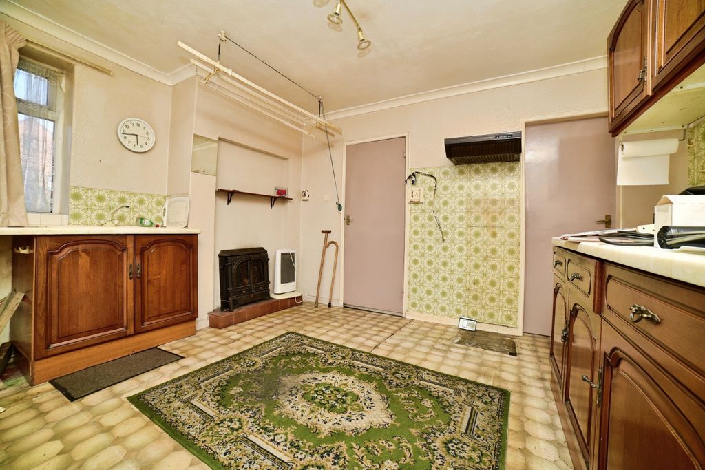 3 bed detached house for salePasture Road, Barton-Upon-Humber DN18 photo 4