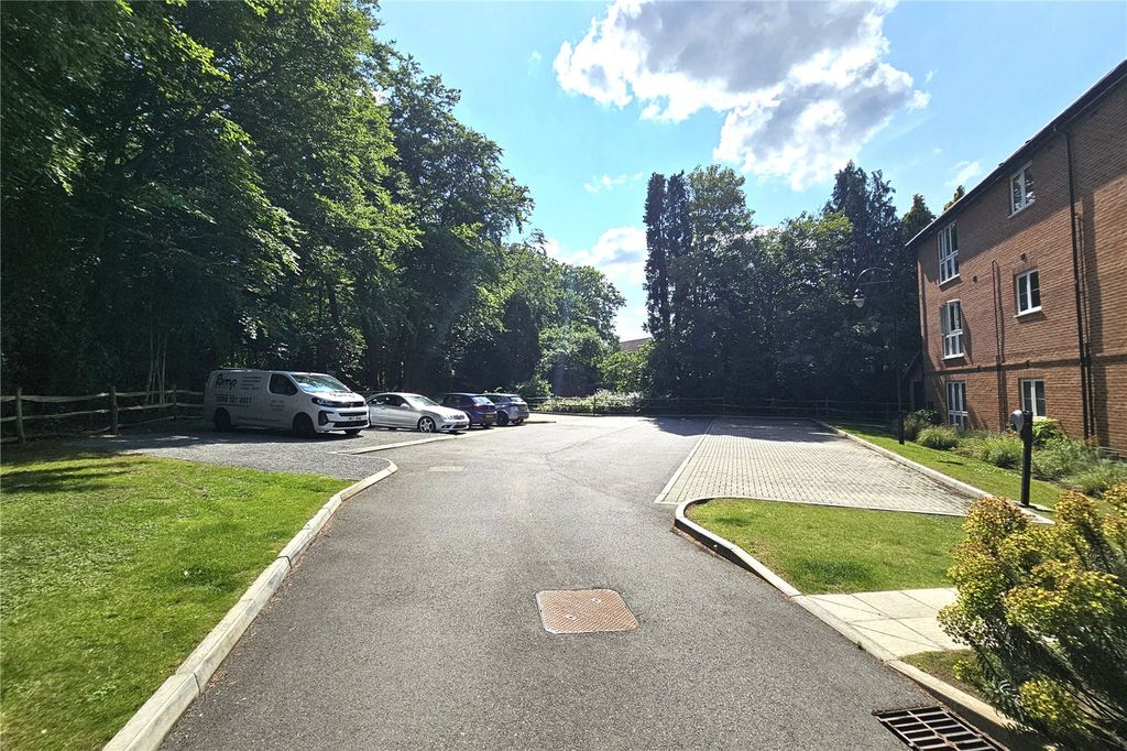 Additional image 9 of 1 bed flat for saleWoodside Close, Bagshot, Surrey GU19