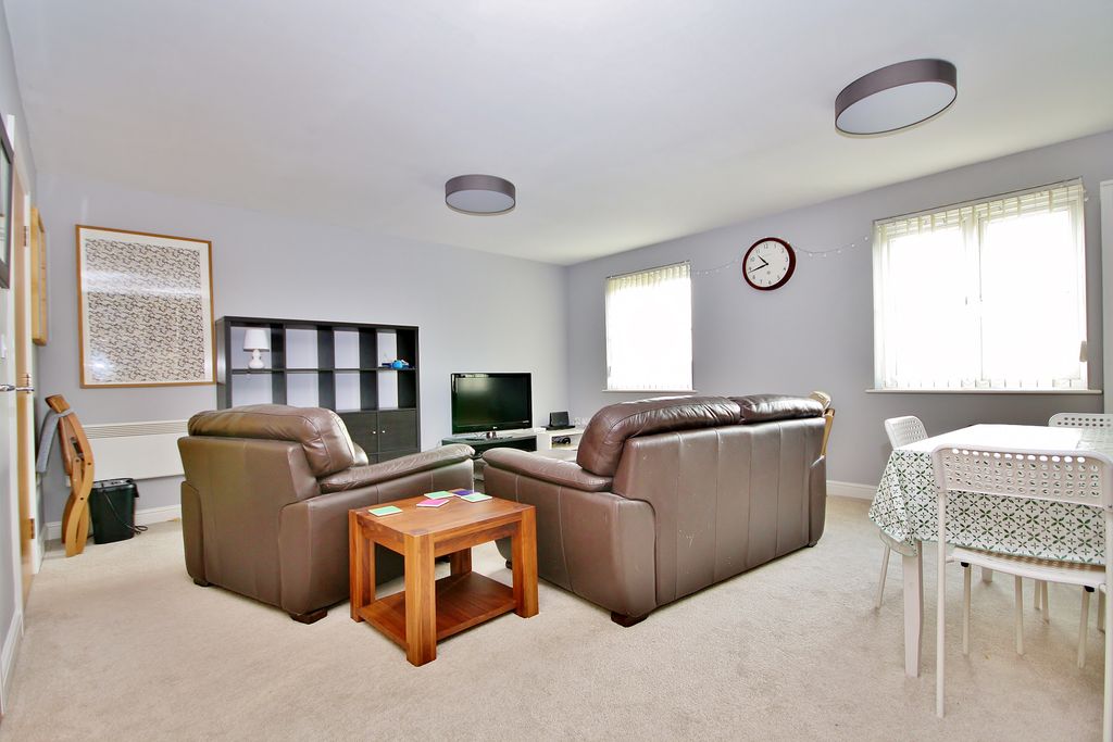 2 bed flat for saleGoldsworth Road, Woking, Surrey GU21