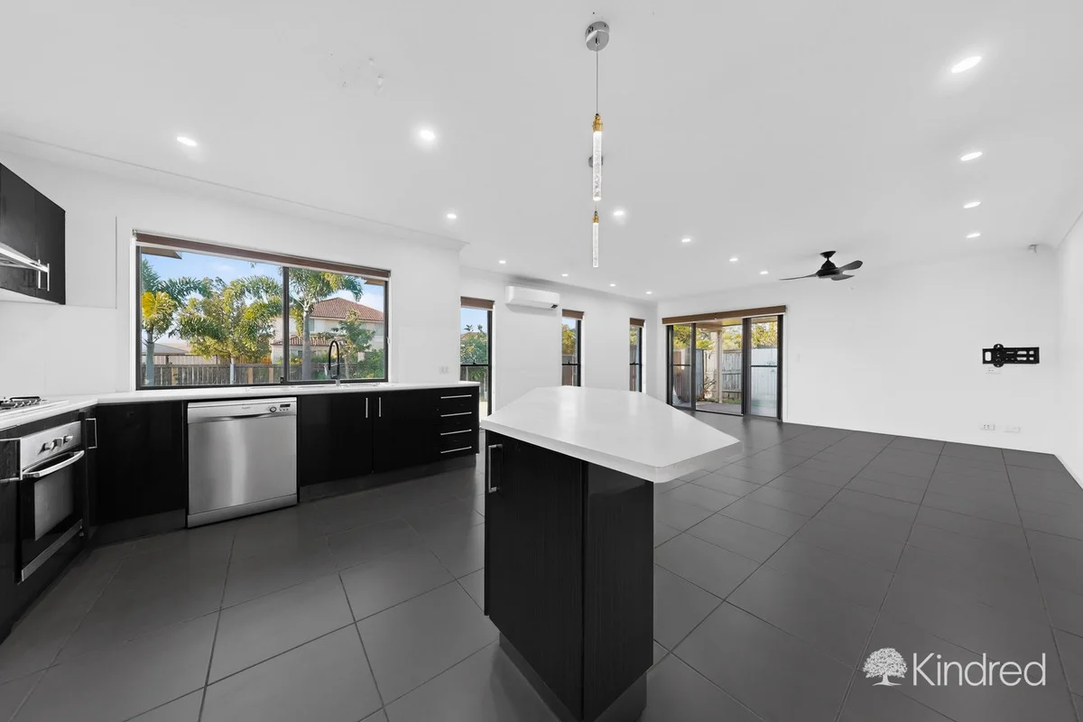 7 Sunstone Circuit, Mango Hill QLD 4509 photo 3