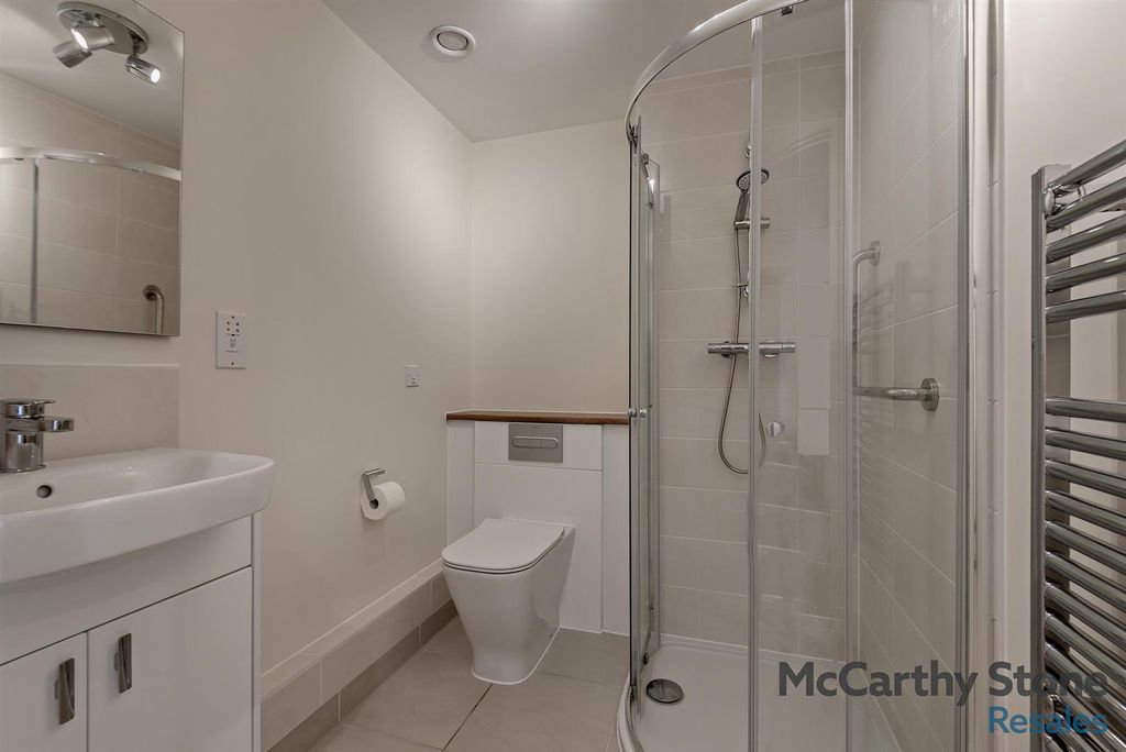 Additional image 9 of 2 bed flat for saleQueen Elizabeth Place, Orchard Lane, Alton GU34