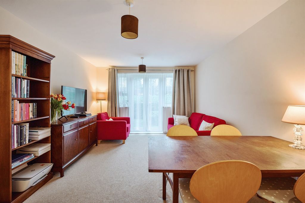 Additional image 4 of 2 bed flat for saleHigh Street, Berkhamsted HP4