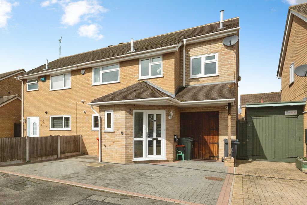 3 bed semi-detached house for salePenn Hill, Ashford, 5 TN23