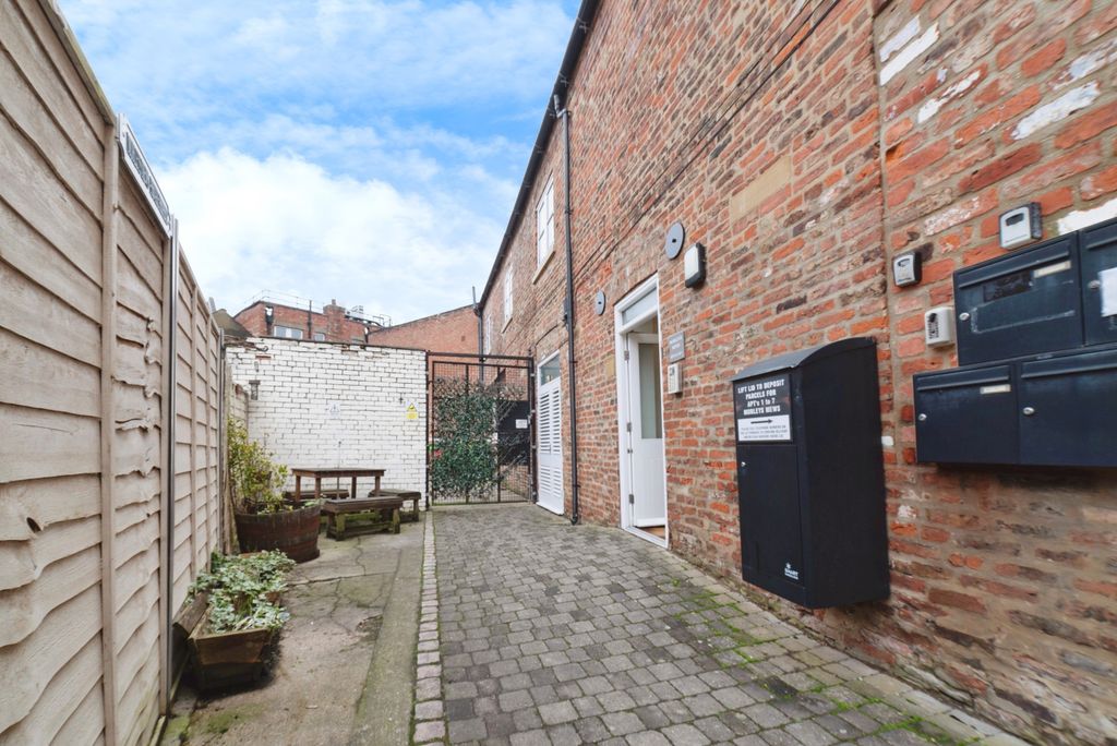 Additional image 3 of 1 bed flat for saleWalkergate, Beverley HU17