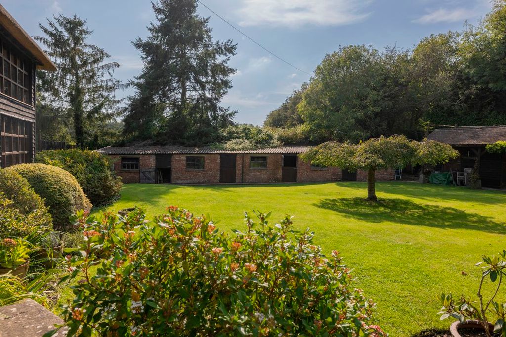 5 bed barn conversion for saleMarley Lane, Battle TN33 photo 2