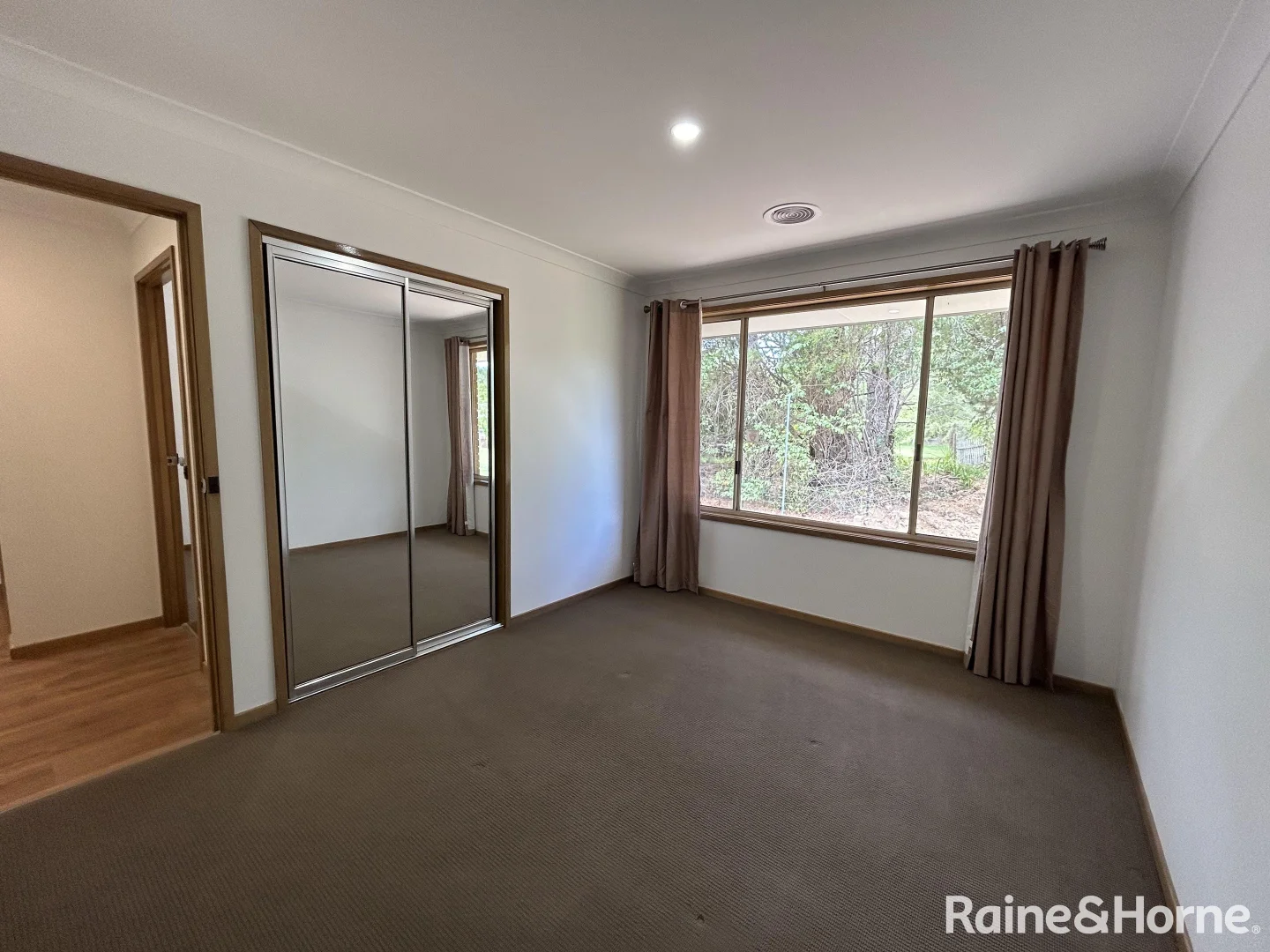 Additional image 12 of 2 Bedford Place, Burradoo NSW 2576